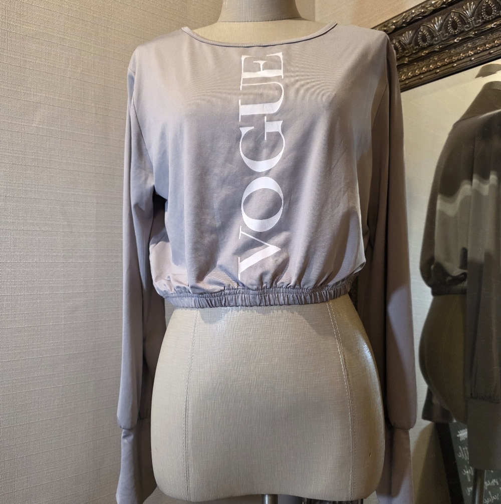 Y2K ChicMe "Vogue" Light Gray Long Sleeve Cropped Shirt. Sz Large